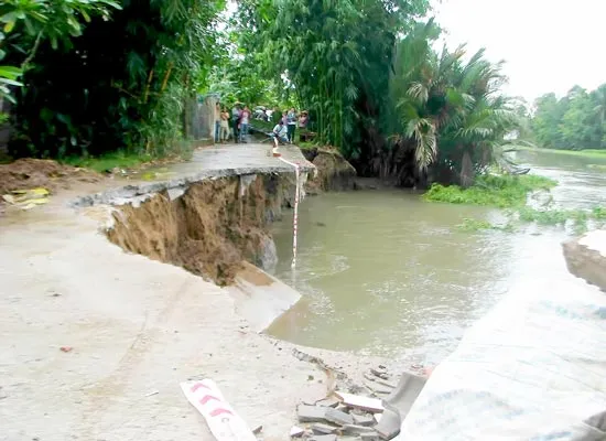 Phòng chống sạt lở vùng ĐBSCL: Giải pháp chính vẫn là… di dời