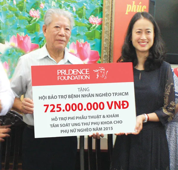 Prudential Việt Nam trao tặng 725 triệu đồng cho hội bảo trợ bệnh nhân nghèo TPHCM