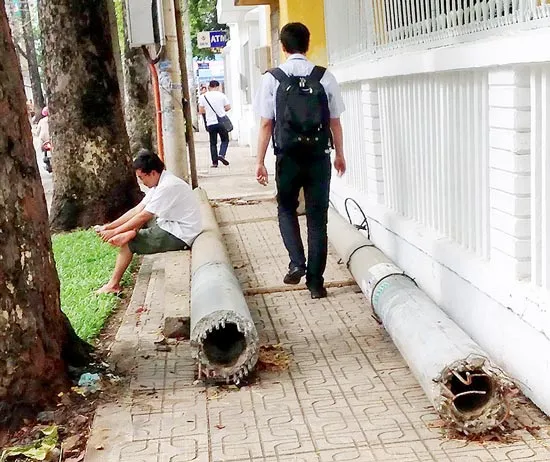 Bẫy chông trên vỉa hè