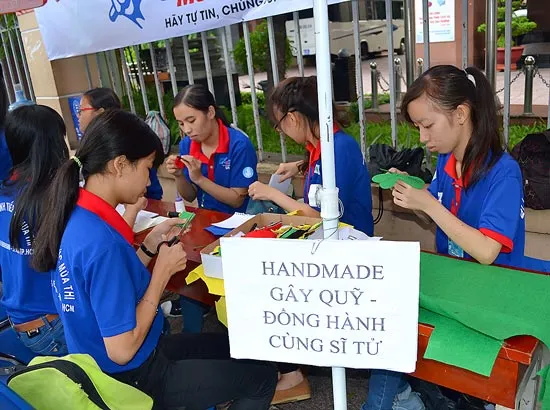 Đồng hành cùng sĩ tử