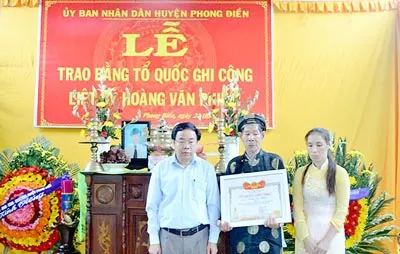 Thừa Thiên - Huế trao bằng Tổ quốc ghi công cho liệt sĩ Hoàng Văn Phiếm