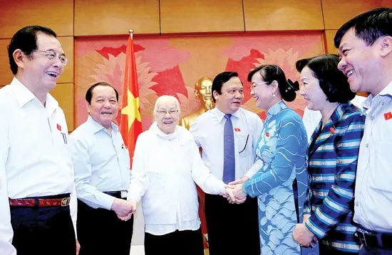 Phu nhân cố Tổng Bí thư Nguyễn Văn Linh thăm, dự thính phiên họp Quốc hội