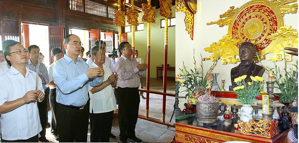 Chủ tịch UBTƯ MTTQ Việt Nam Nguyễn Thiện Nhân dâng hương Tổng Bí thư Nguyễn Văn Linh