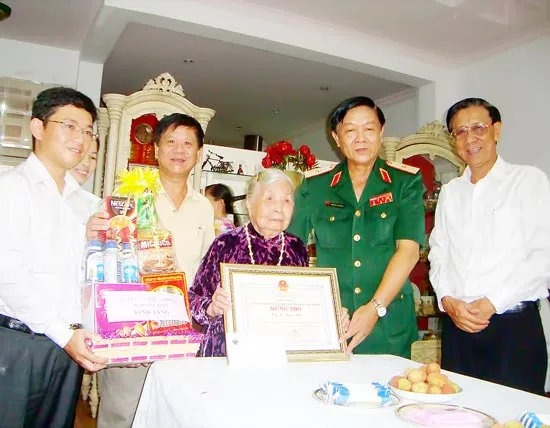 Học Bác tấm lòng vì dân