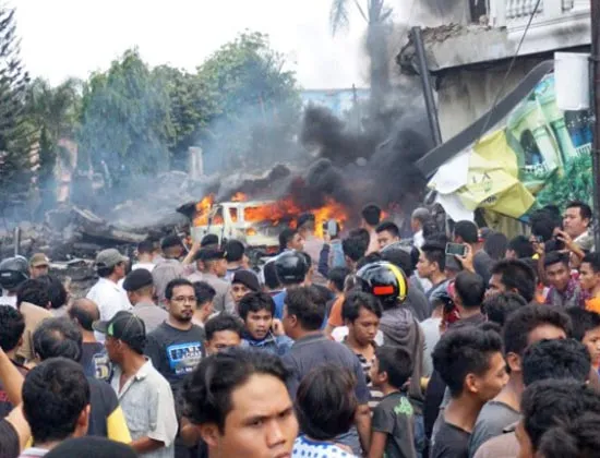 Rơi máy bay quân sự ở Indonesia, 113 người có thể đã thiệt mạng