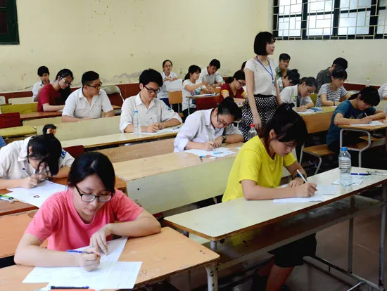 Môn thi thứ tư -Vật lý: Đề thi có tính phân hóa rõ ràng, học sinh nắm được cơ bản sẽ đủ điểm xét tốt nghiệp ảnh 2