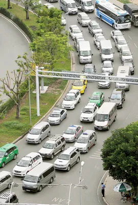 Nhếch nhác quanh sân bay Tân Sơn Nhất