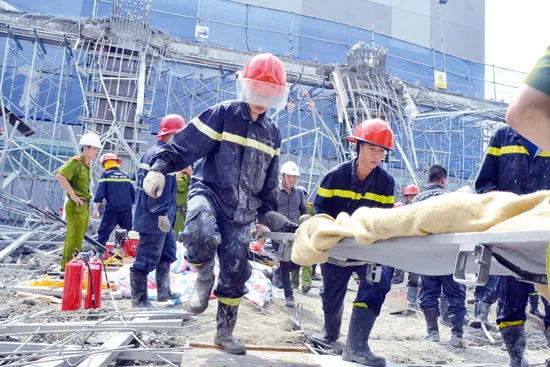 Công tác cứu hộ, cứu nạn của Cảnh sát PC&CC tại vụ sập giàn giáo Dự án Saigon South Offic (quận 7) ảnh 5