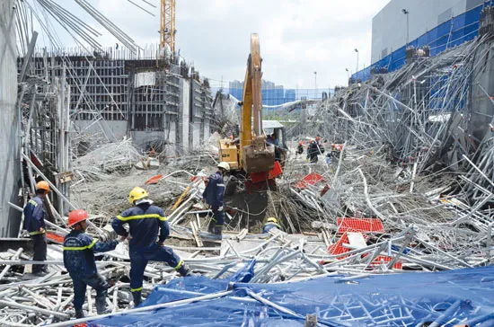 Công tác cứu hộ, cứu nạn của Cảnh sát PC&CC tại vụ sập giàn giáo Dự án Saigon South Offic (quận 7)