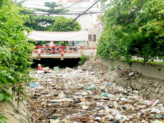 Kênh rạch nhỏ bị “bức tử”