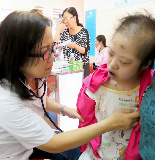 Người thành phố làm từ thiện