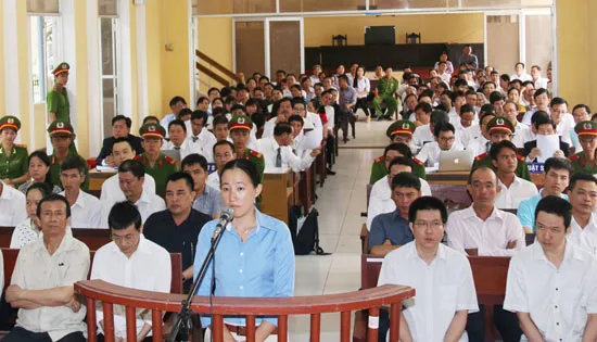 Đại gia thủy sản ôm 800 tỷ đồng bỏ trốn, 25 sếp ngân hàng hầu tòa