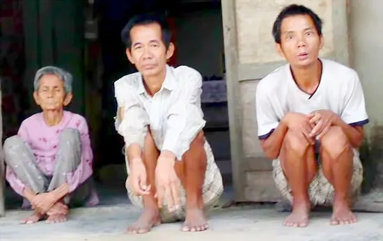 Vợ chồng già bệnh nặng, 4 con bị tâm thần