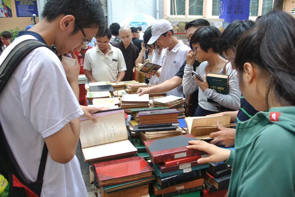 Dịch thuật văn học: Năm bảy đường lo