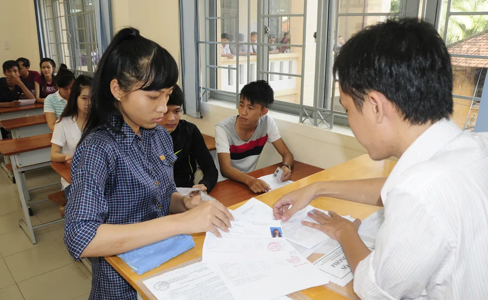 Chọn trường: Những ngày vất vả của thí sinh và phụ huynh