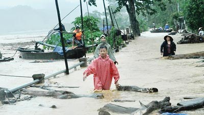 Floodwaters spread all over Tuan Giao town, Dien Bien province after Huoi Cu dam breach on August 1 (Photo: SGGP)