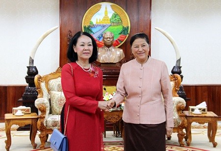 Lao National Assembly Chairwoman Pany Yathotu receives Head of the NA Committee for Social Affairs Truong Thi Mai (left) in Vientiane yesterday. (Photo: VNA/VNS)