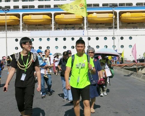 Voyager of the Seas ship arrives in Chan May Port. (Photo:SGGP)