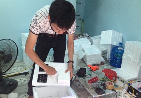 A senior at Ha Noi University of Industry, Duong Ngoc My, has made local media headlines with his handmade, cheap, mobile air conditioners for those on a tight budget. (Photo: VNS)