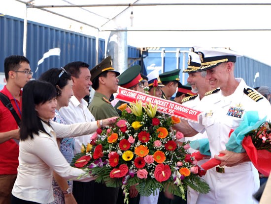The welcome ceremony takes place at Tien Sa Port.
