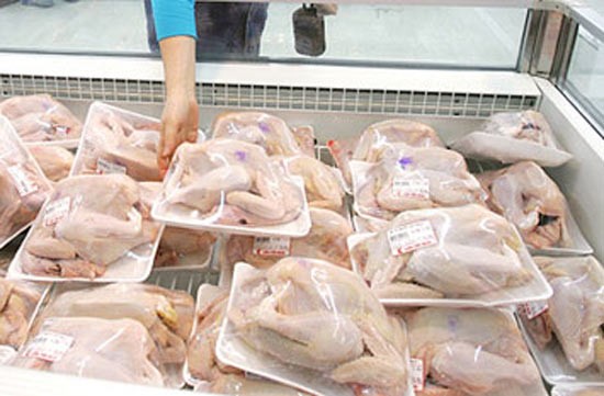 Chicken meat sold in supermarkets(Photo: SGGP)