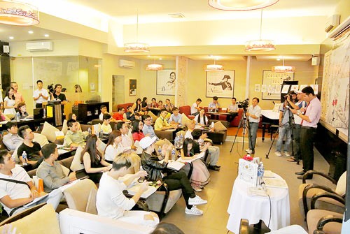 At a meeting to introduce new books(Photo: SGGP)