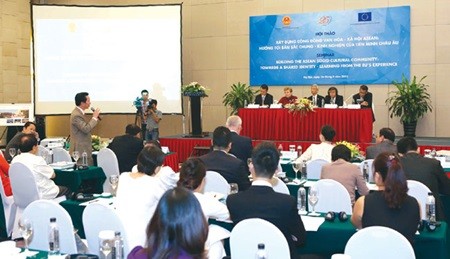 Participants at a seminar on building the ASEAN socio-cultural community held yesterday in Ha Noi. Promoting an identity by fostering greater awareness of the diverse cultures in the region is one of ASEAN's purposes, seminar speakers said. (Photo: VNA/VNS)