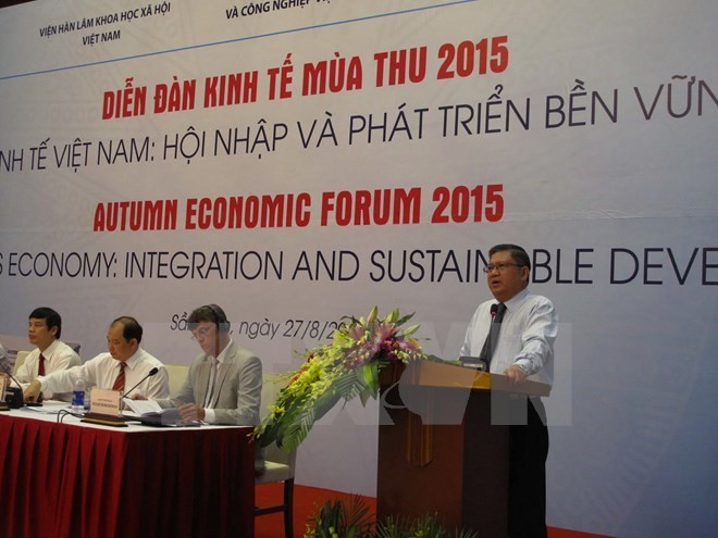 Nguyen Van Giau, head of the National Assembly's Committee for Economic Affairs, speaks at the Autumn Economic Forum entitled “Vietnam's Economy: Integration and Sustainable Development.” (Source: VNA)