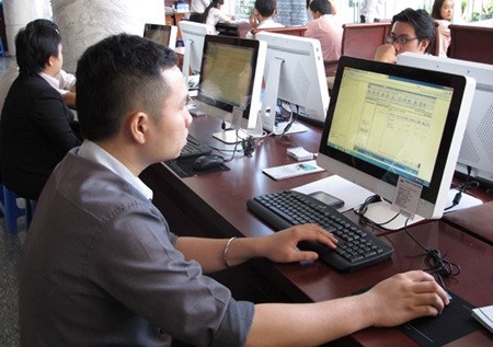 HCM City Social Insurance has run a pilot programme, applying information technology to manage workers' social and health insurance books. (Photo: VNA/VNS)