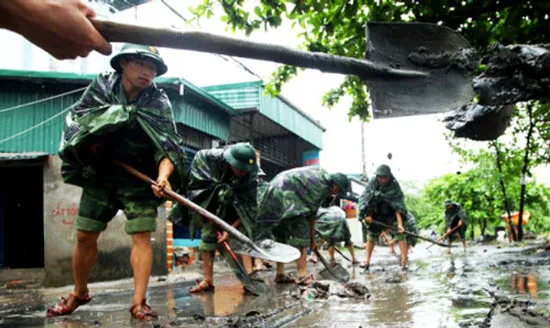 Giám sát chặt chẽ dịch bệnh vùng lũ lụt