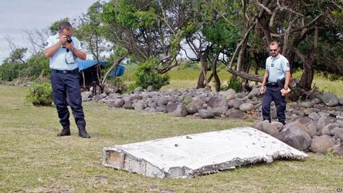 Pháp mở rộng tìm thêm vết tích MH370