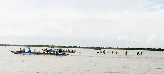 Tranh chấp bãi nghêu