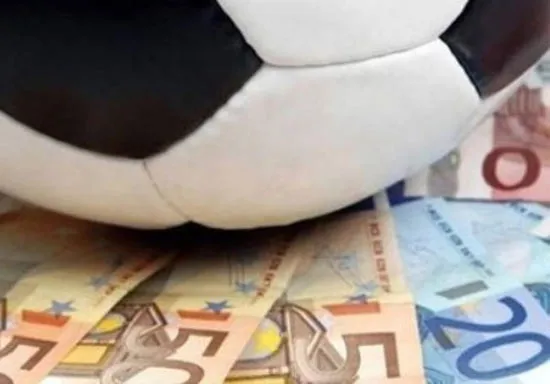 Tham ô tiền ngân hàng đi cá độ bóng đá