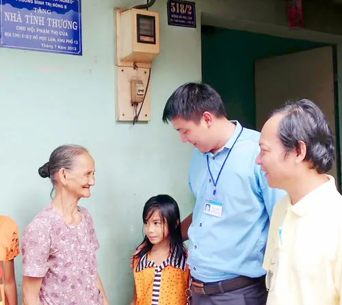 Gần dân, hiểu dân và làm việc vì dân