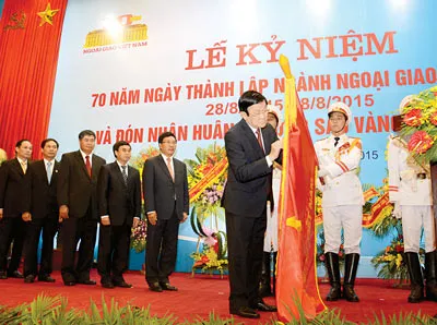 Kiên trì chính sách ngoại giao rộng mở