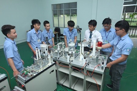 Students of the Dong An Politechnic in the southern province of Binh Duong during a practice period. Tuition for all students at vocational schools will be reduced by 50 per cent from this month. — VNA/VNS Photo Anh Tuan