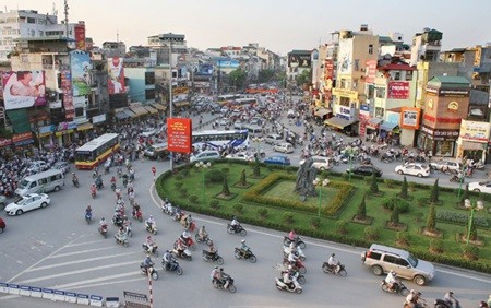 A view of the newly-opened Kim Lien-O Cho Dua Road in Ha Noi. New roads have hindered authorities' efforts to demolish odd-shaped houses. — VNA/VNS Photo