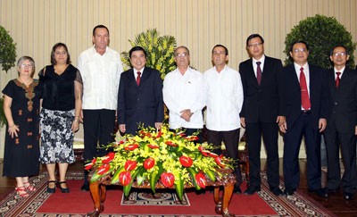 Deputy Secretary of Ho Chi Minh City's Party Committee Nguyen Thanh Phong (4th, L) received a delegation from Cuba. (Photo: Sggp)
