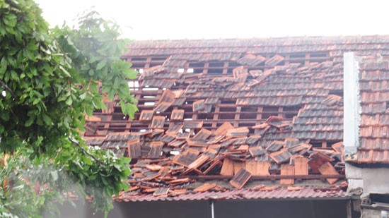 House roofs are destroyed by cyclone. (Photo: SGGP)