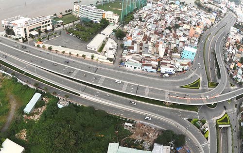 Traffic infrastructure should be built ahead in urban development to solve traffic jam (Photo: SGGP)