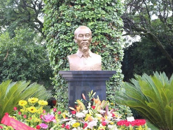 President Ho Chi Minh statue at Vietnamese Embassy's headquarters in Mexico (Source: VNA)