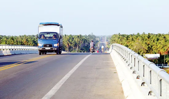 Cầu Cái Bé - Cái Lớn: Bất an vì thiếu đèn chiếu sáng