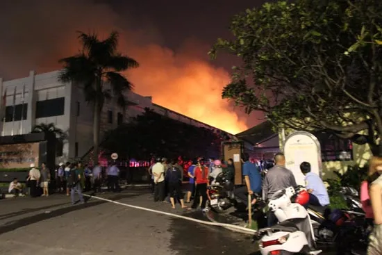 Đồng Nai: Cháy lớn nhiều giờ liền tại công ty YuPoong Việt Nam ảnh 2