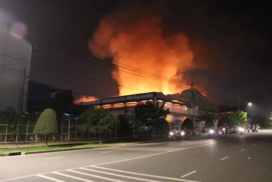 Đồng Nai: Cháy lớn nhiều giờ liền tại công ty YuPoong Việt Nam