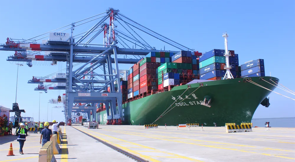 Cảng biển Việt Nam lần đầu tiên đón tàu 160.000 tấn ảnh 3