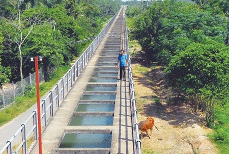 An irrigation system provides water for 10,500 hectares of agricultural land in HCM City's Cu Chi District. The city leads the implemention of the Government's New Rural Area Programme. — VNA/VNS Photo Manh Linh