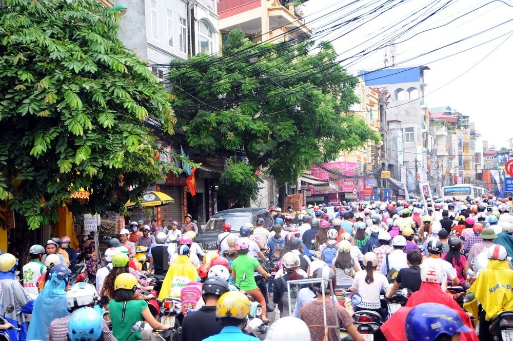 A traffic congestion on Kim Nguu road in Hanoi (Photo: VNA)
