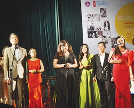 High note: Artists perform at a rehearsal for the show Giai Dieu Mua Thu (Autumn Melody) in Ha Noi yesterday. — VNS Photo Ta Quang Dong