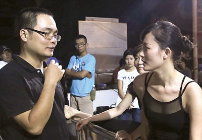 Young director Phan Dang Di (L) with his staff -Photo: SGGP