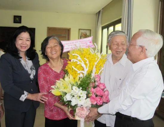 Lãnh đạo TPHCM thăm cán bộ dân vận các thời kỳ